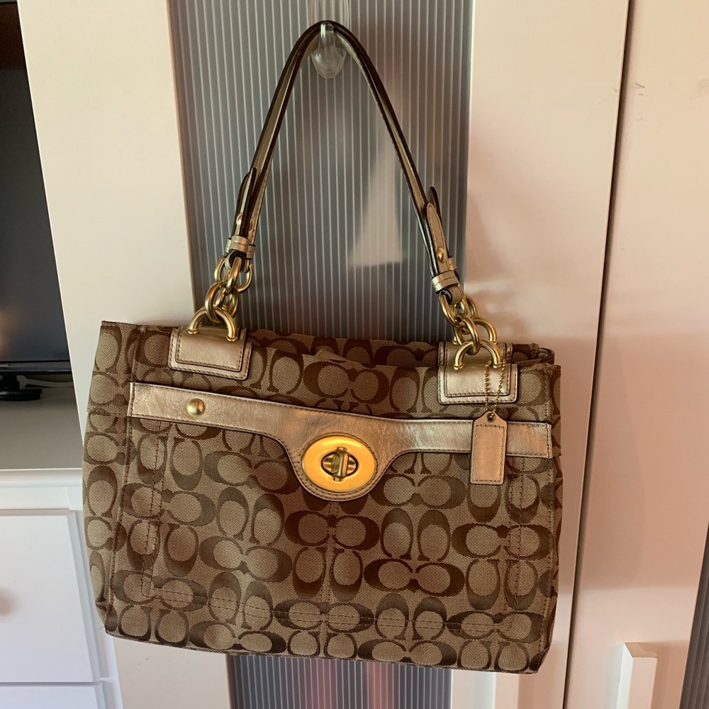 Coach Penelope Signature Carryall- LIKE NEW